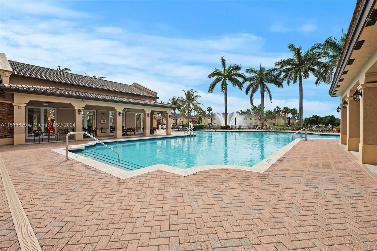 VILLAS AT CARMEL CONDO NO - Residential