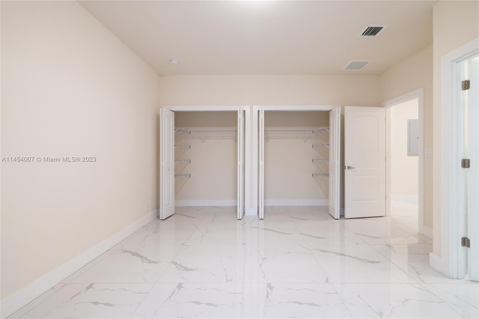 BEVERLY PARK - Residential