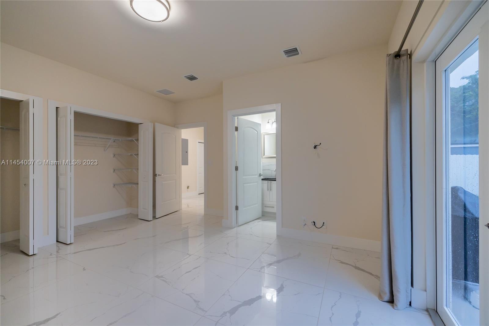 BEVERLY PARK - Residential