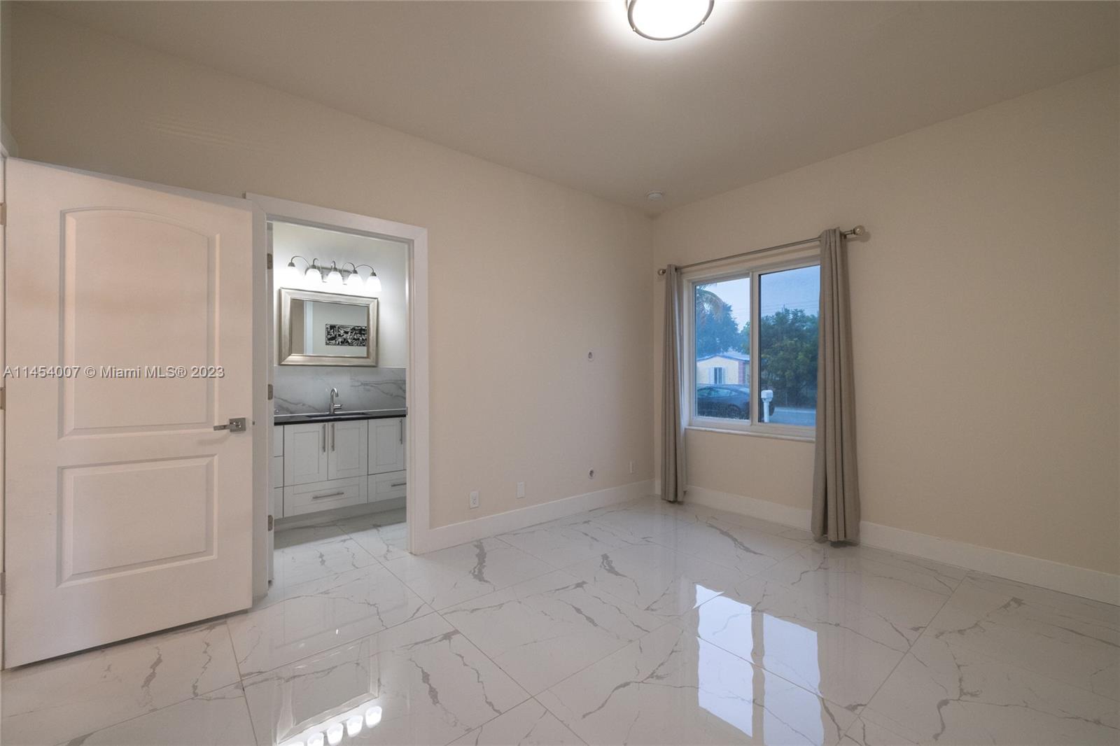 BEVERLY PARK - Residential