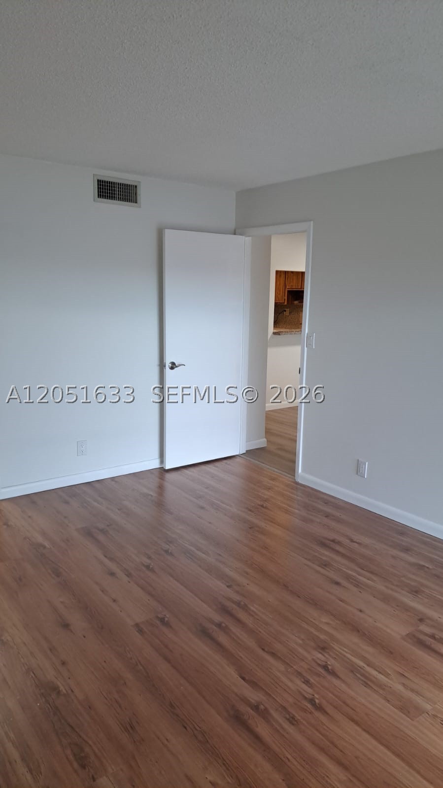 BUILDING NINE OF RACQUET - Residential Lease