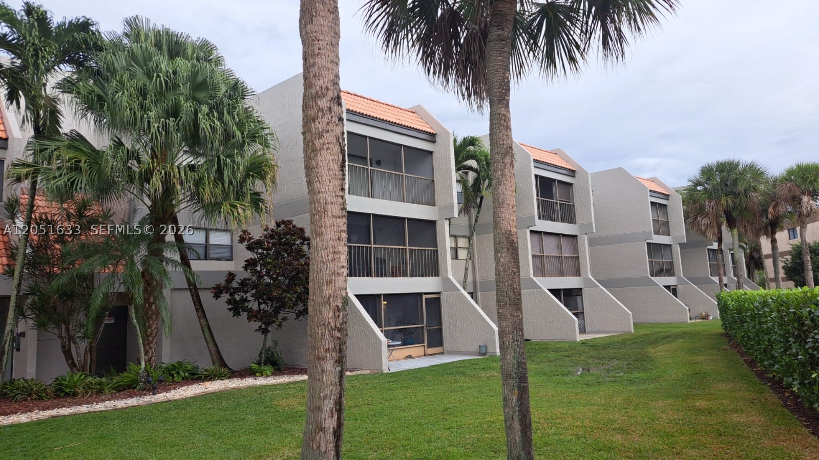 BUILDING NINE OF RACQUET - Residential Lease