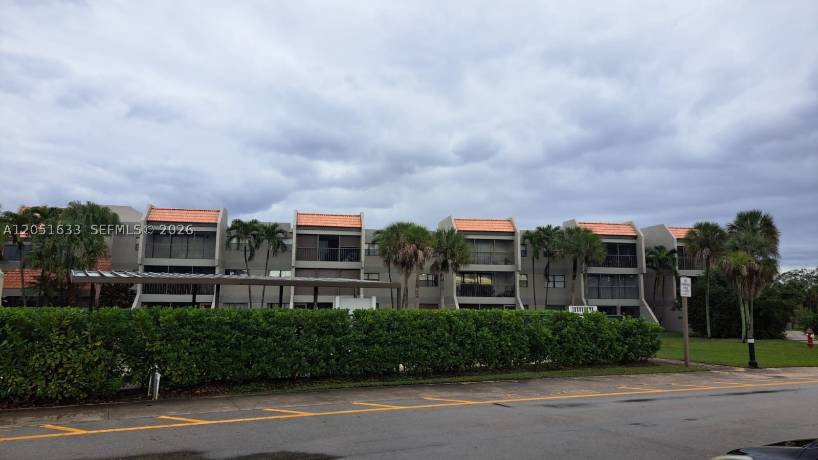 Beautiful Apartment 1/1.5 Very well located and maintained. Lobby building with elevator. Garden view. Screened balcony. Laminated floors. Washer and Dryer inside the unit. Rent includes 1 storage unit. Please use Show Assist for showings request. Tenant in unit until 07/23/2026.