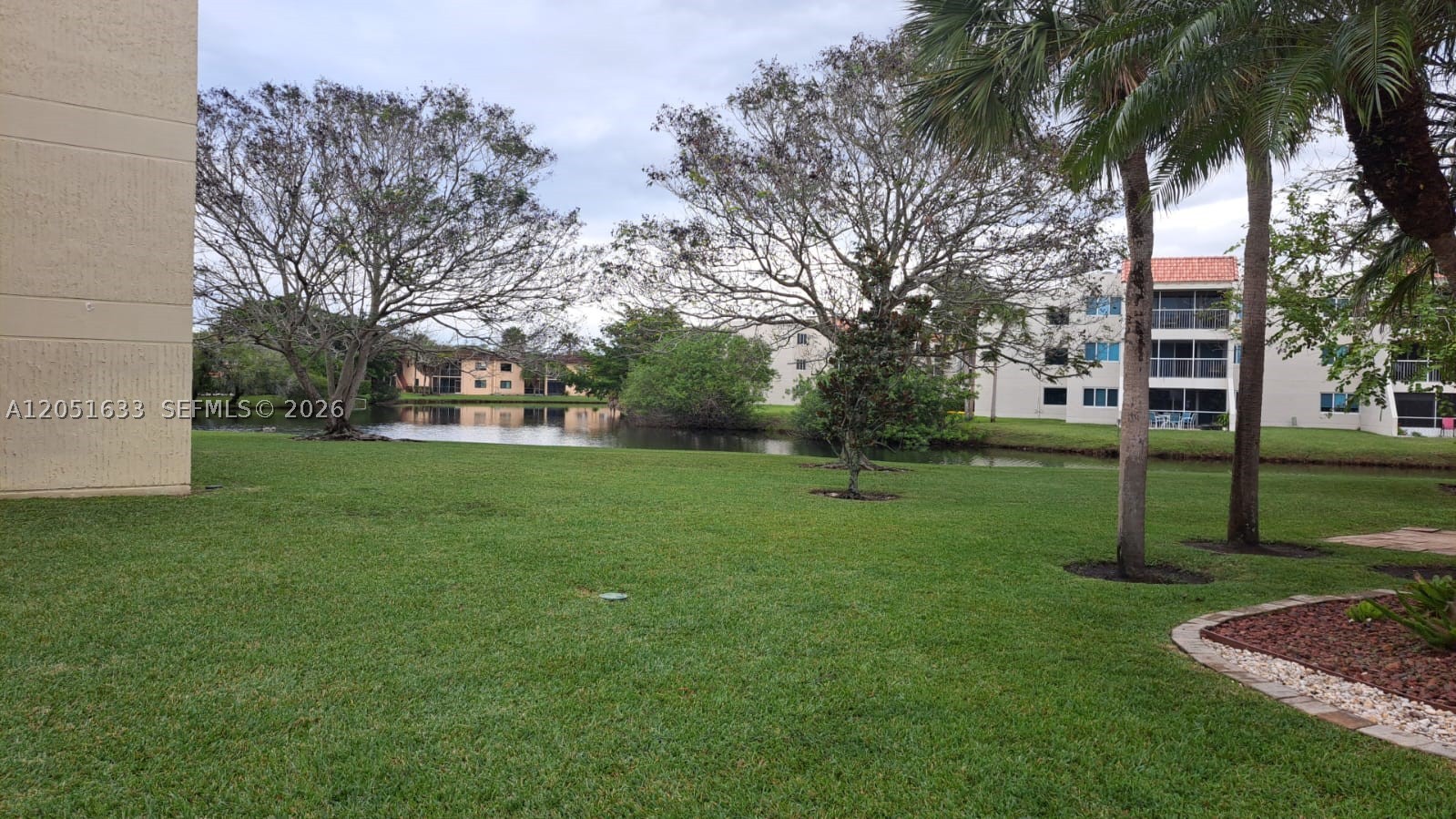 BUILDING NINE OF RACQUET - Residential Lease