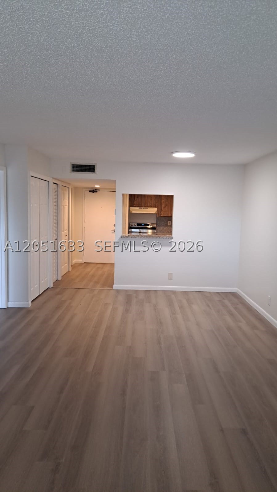 BUILDING NINE OF RACQUET - Residential Lease