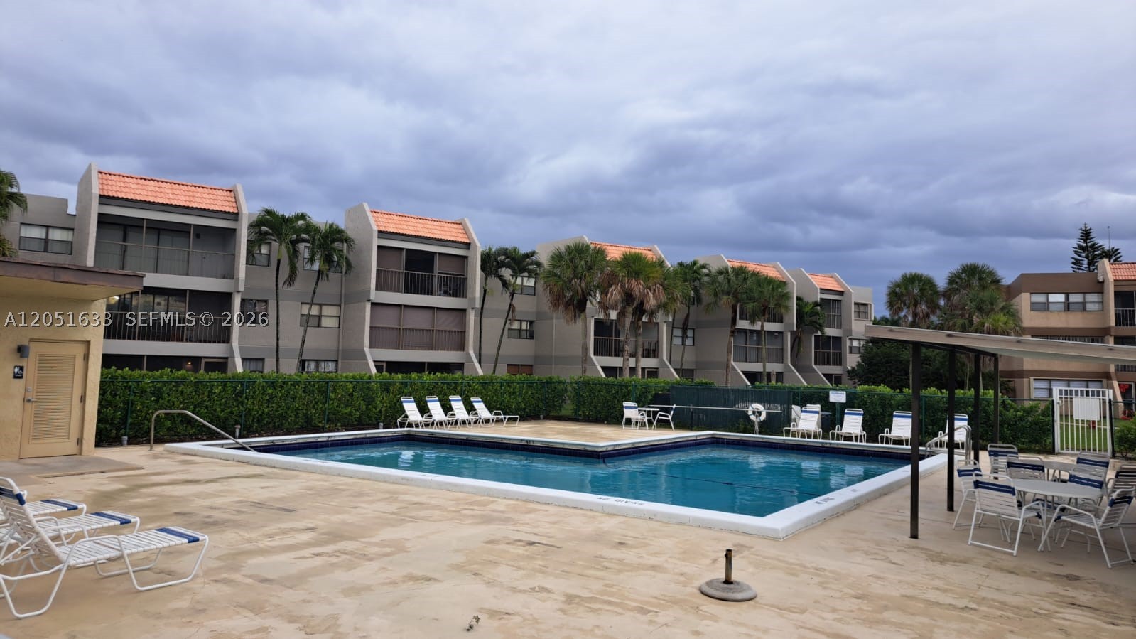 BUILDING NINE OF RACQUET - Residential Lease