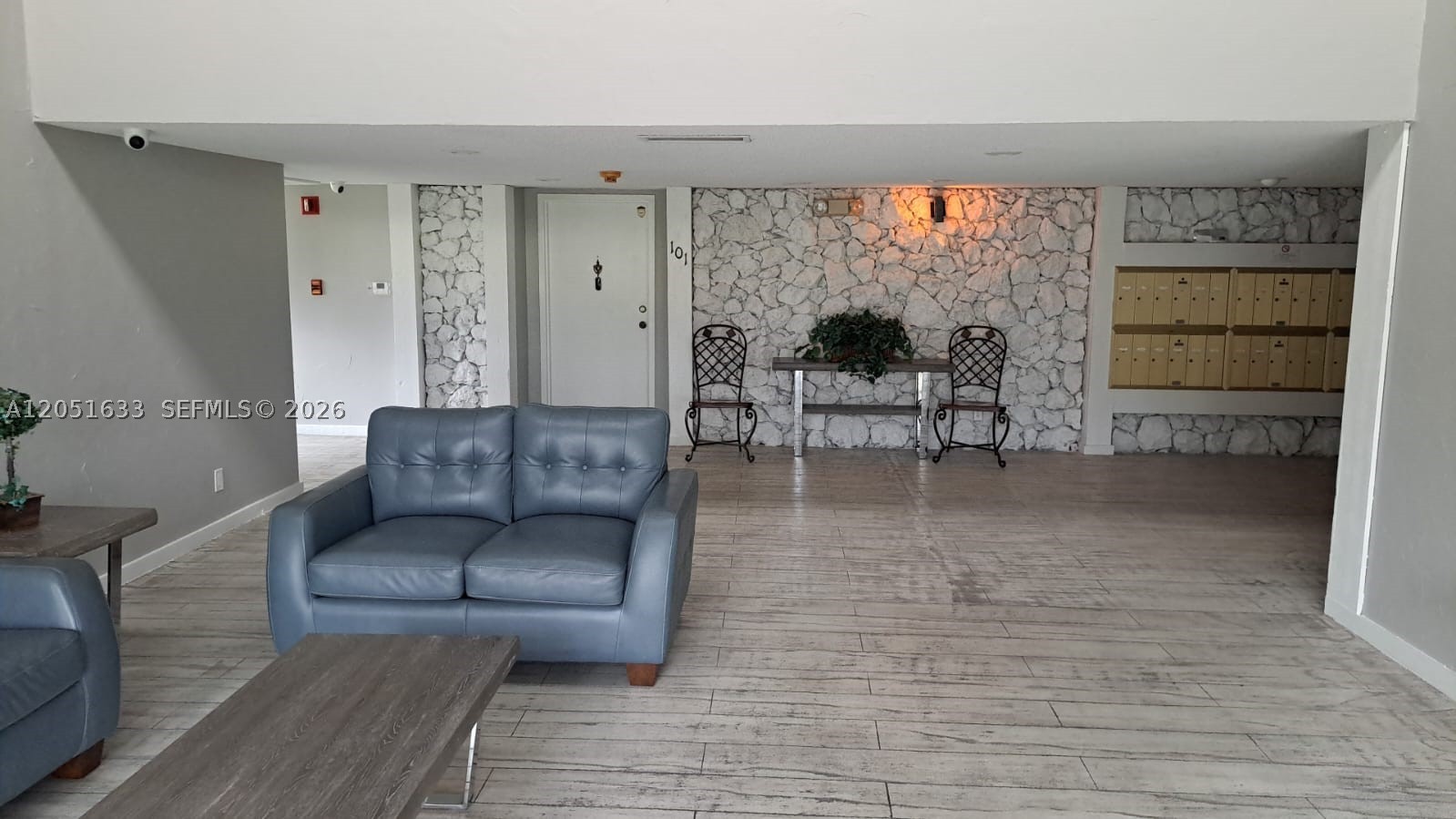 BUILDING NINE OF RACQUET - Residential Lease