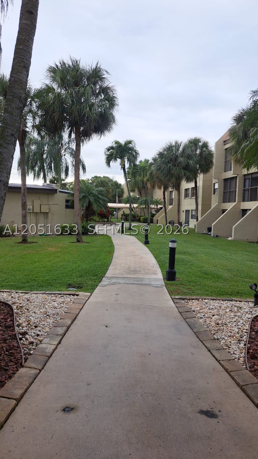 BUILDING NINE OF RACQUET - Residential Lease