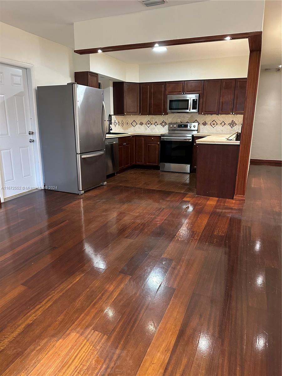 RIVERDALE - Residential Lease