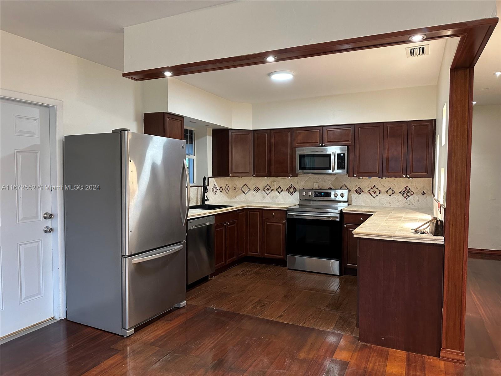 RIVERDALE - Residential Lease
