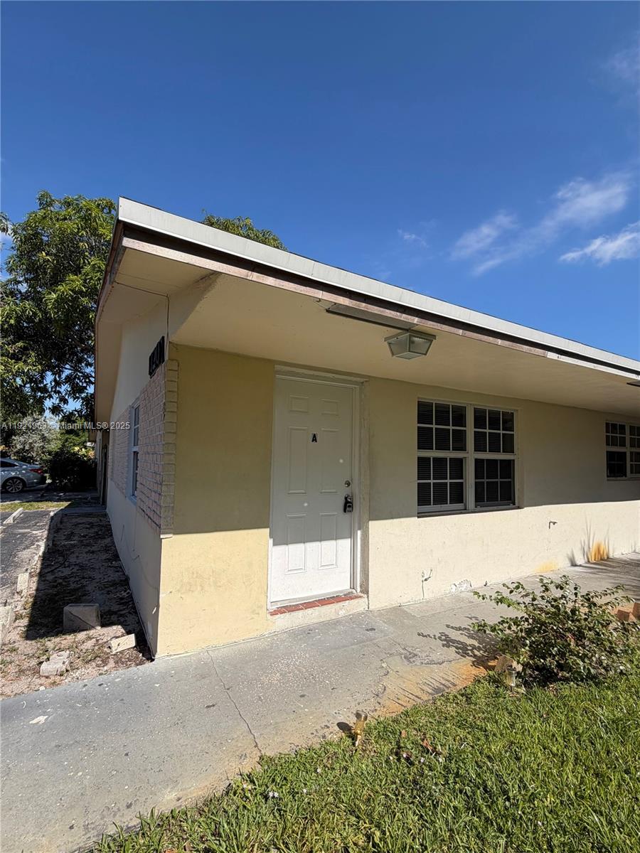 Move-in ready 2-bedroom, 1-bathroom unit in Deerfield Beach, nestled in a peaceful residential area. The home offers a cozy living room, a practical kitchen, and washer/dryer hookups for added convenience. Enjoy outdoor space in the private fenced backyard. Includes two assigned parking spaces. Conveniently located near I-95, schools, and shopping. Utilities (water and electricity) are the tenant's responsibility.