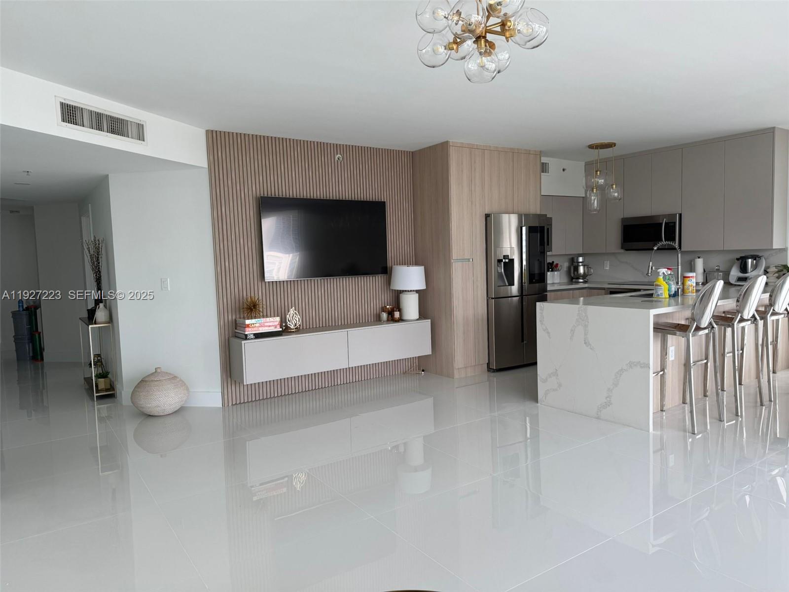 KING DAVID OF SUNNY ISLES - Residential