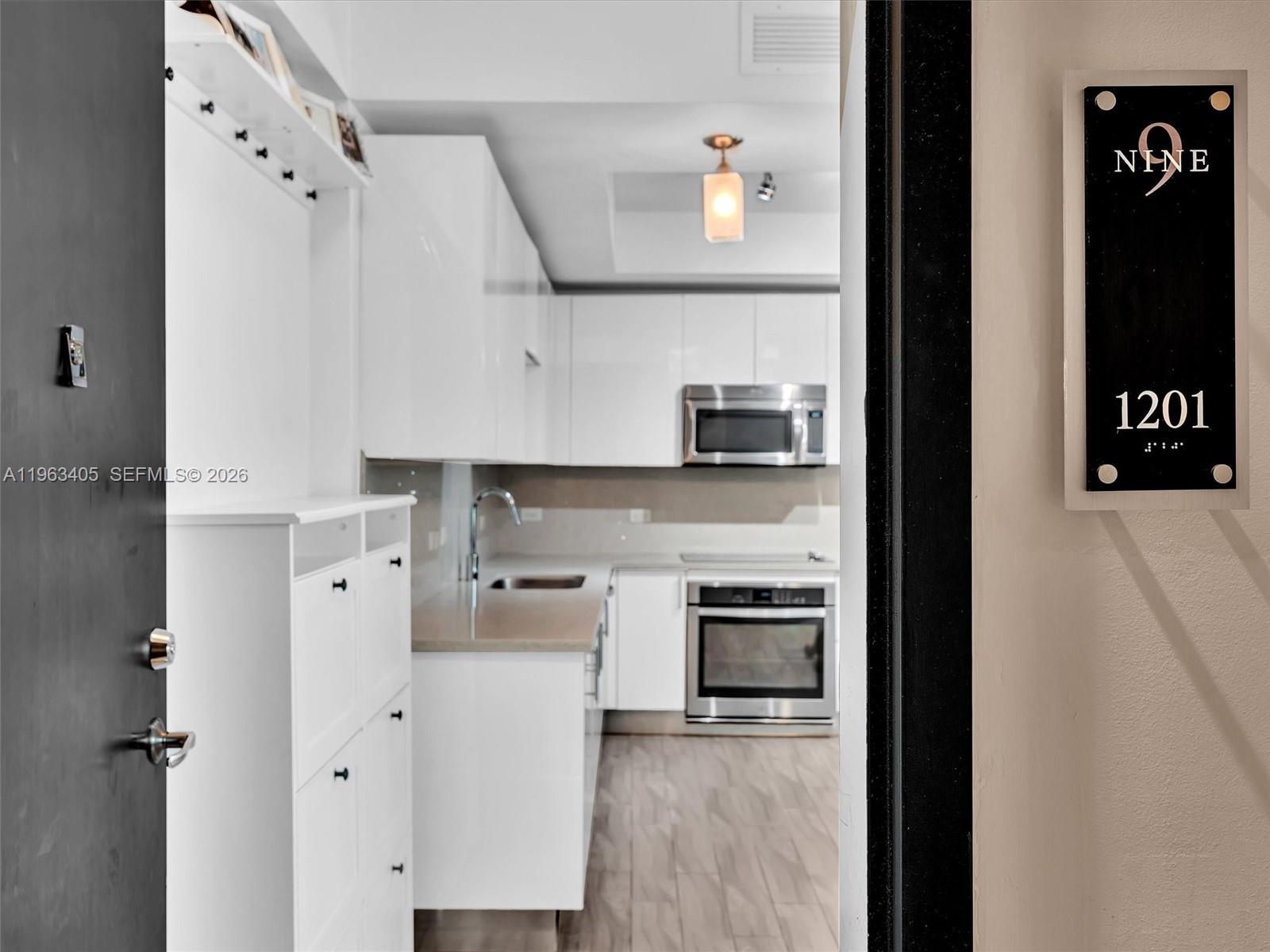 Modern and spacious <b>1 bedroom/1 bath </b>unit located in the heart of MARY BRICKELL VILLAGE with custom finishes, spacious walk-in closet, ceramic tile floors and washer/dryer inside the unit. <br> <br>The building has state of the art amenities such as resort style pool, fitness center, BBQ area, business center, library, game room, kid's room, playground, dog walking area & Zen Garden. <br><br>Offered fully turn-key, with Publix downstairs, steps from Brickell City Center and luxury dining.<br>
 Perfect for investors or end users.