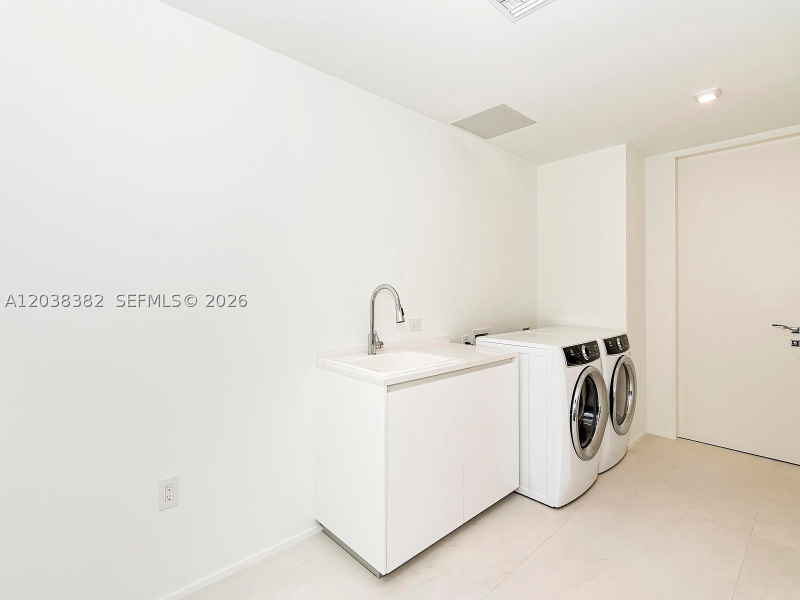 ONE THOUSAND MUSEUM CONDO - Residential Lease