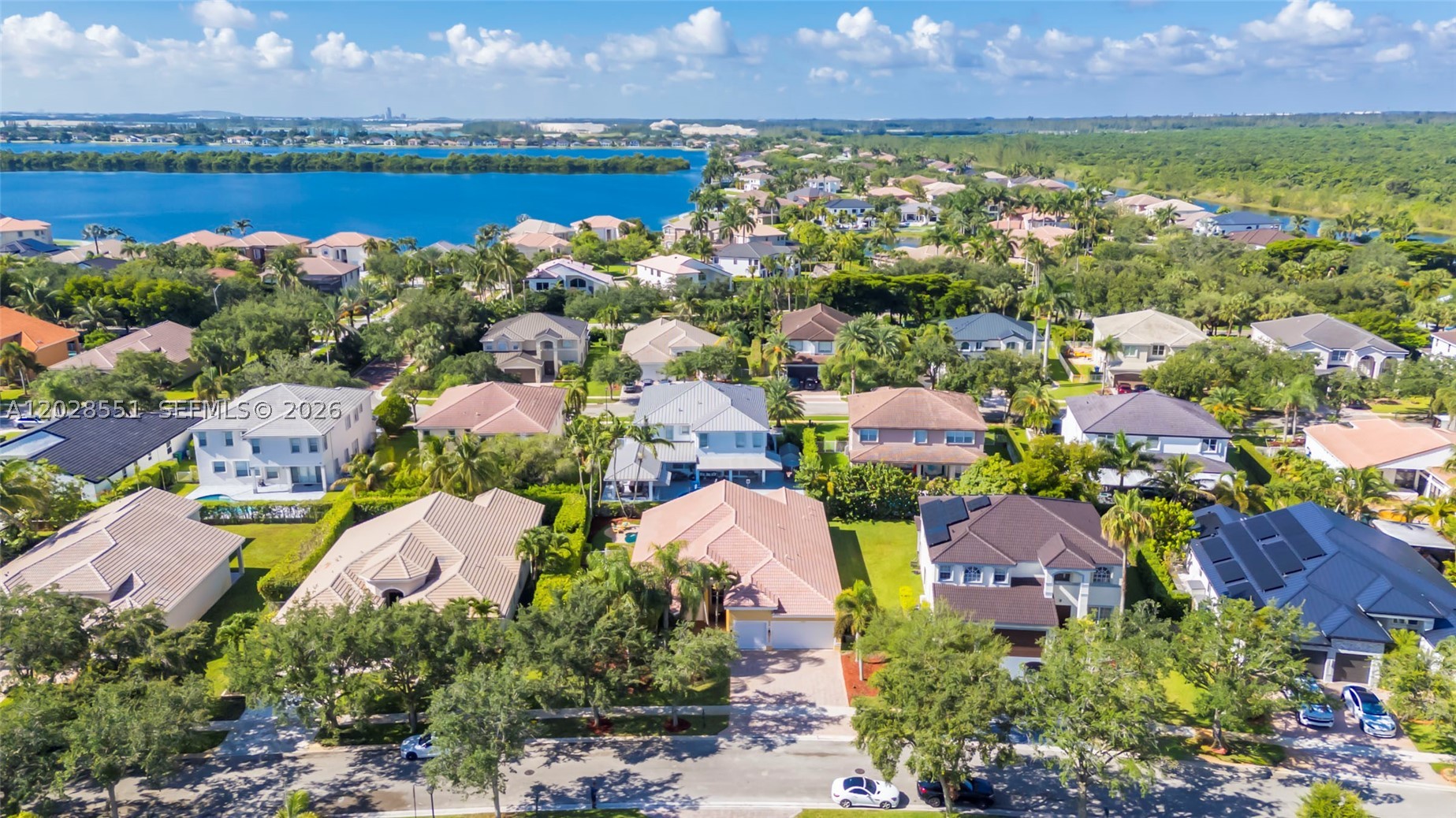 SUNSET LAKES - Residential