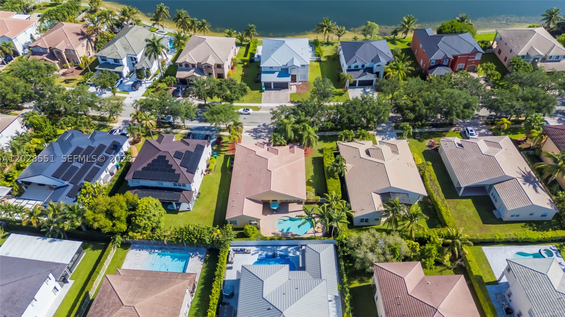 SUNSET LAKES - Residential