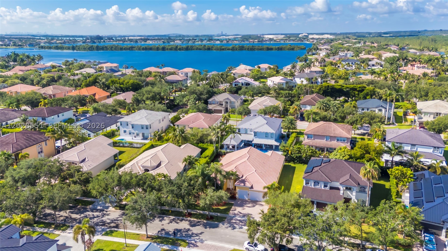 SUNSET LAKES - Residential