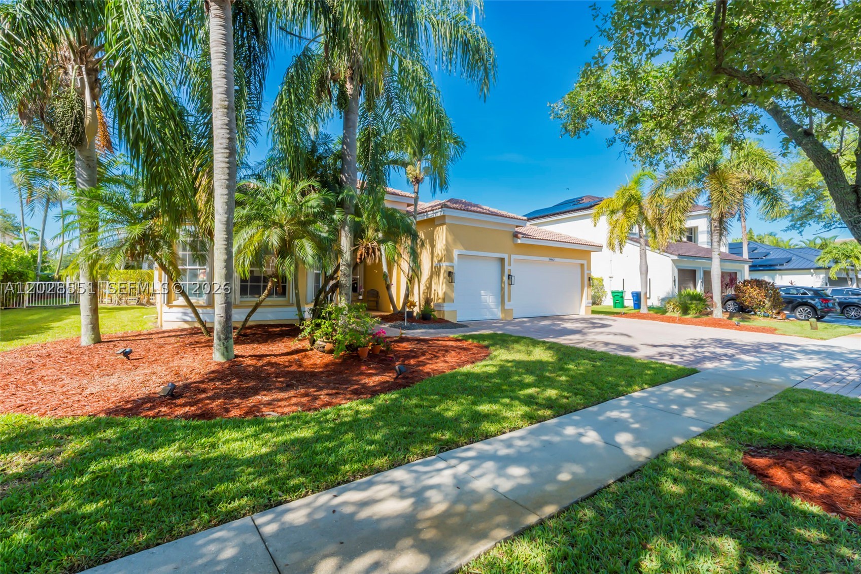 SUNSET LAKES - Residential