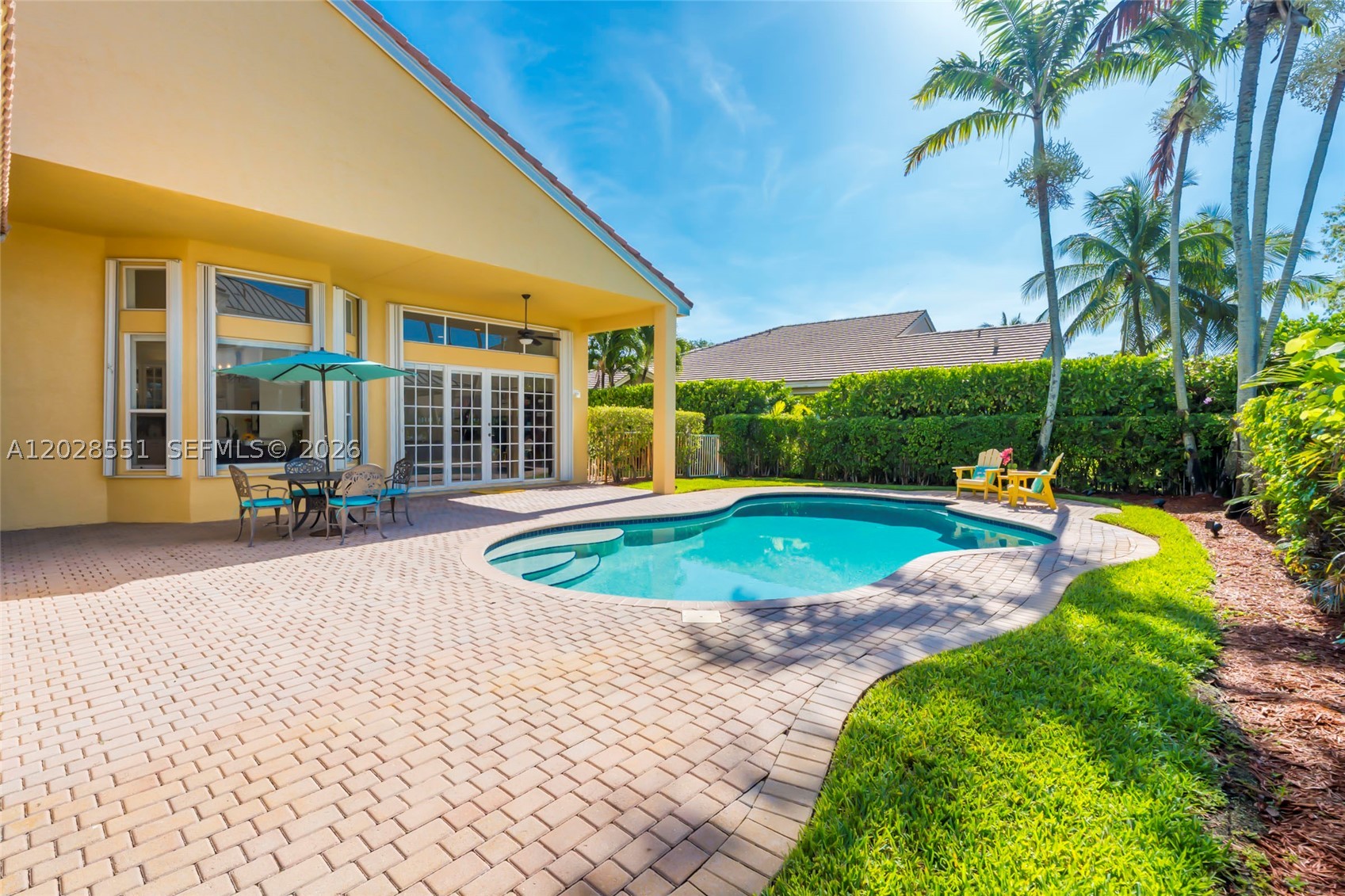 SUNSET LAKES - Residential
