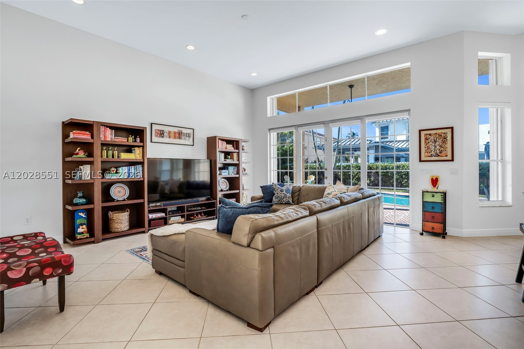 SUNSET LAKES - Residential