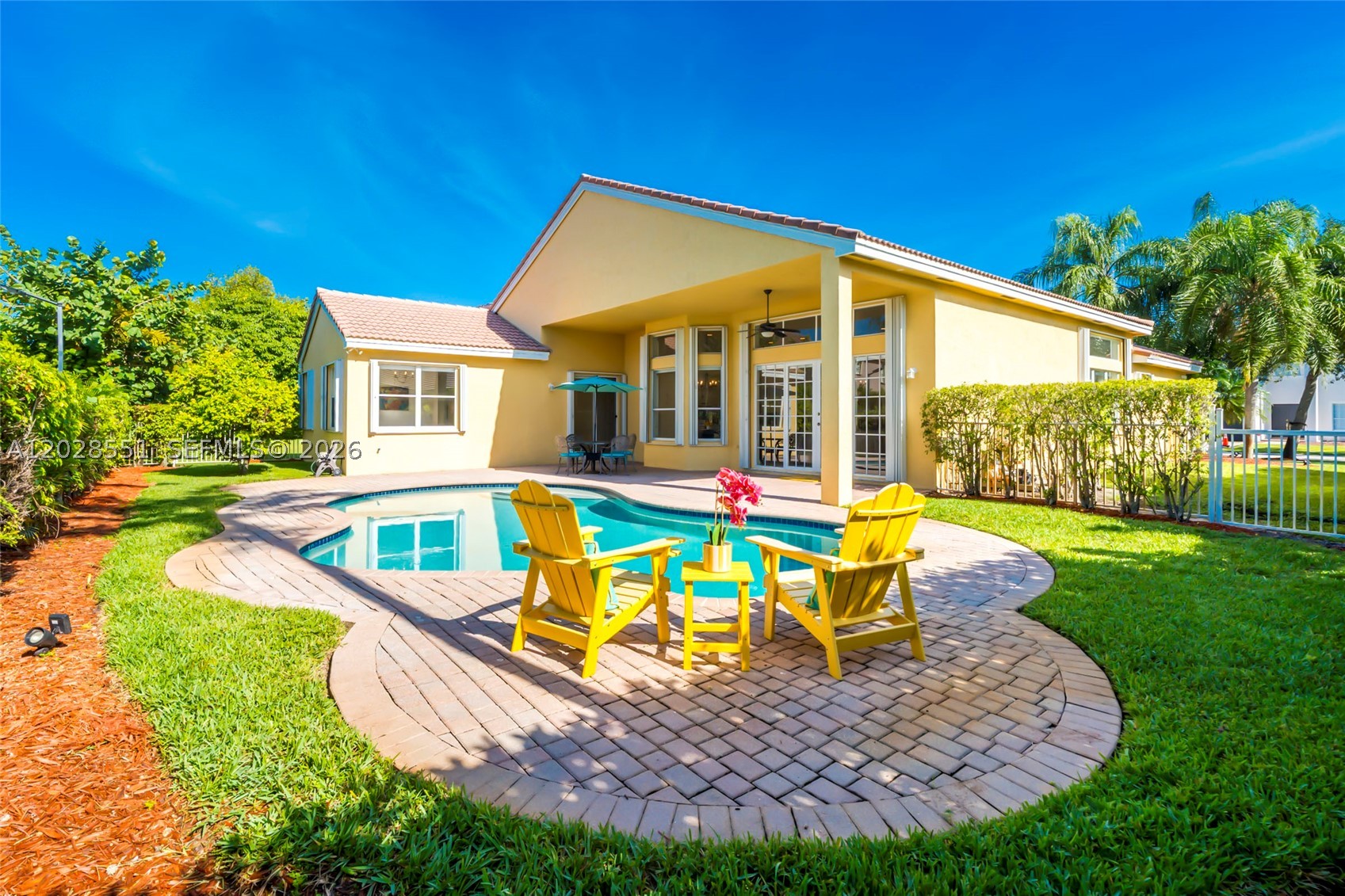 SUNSET LAKES - Residential