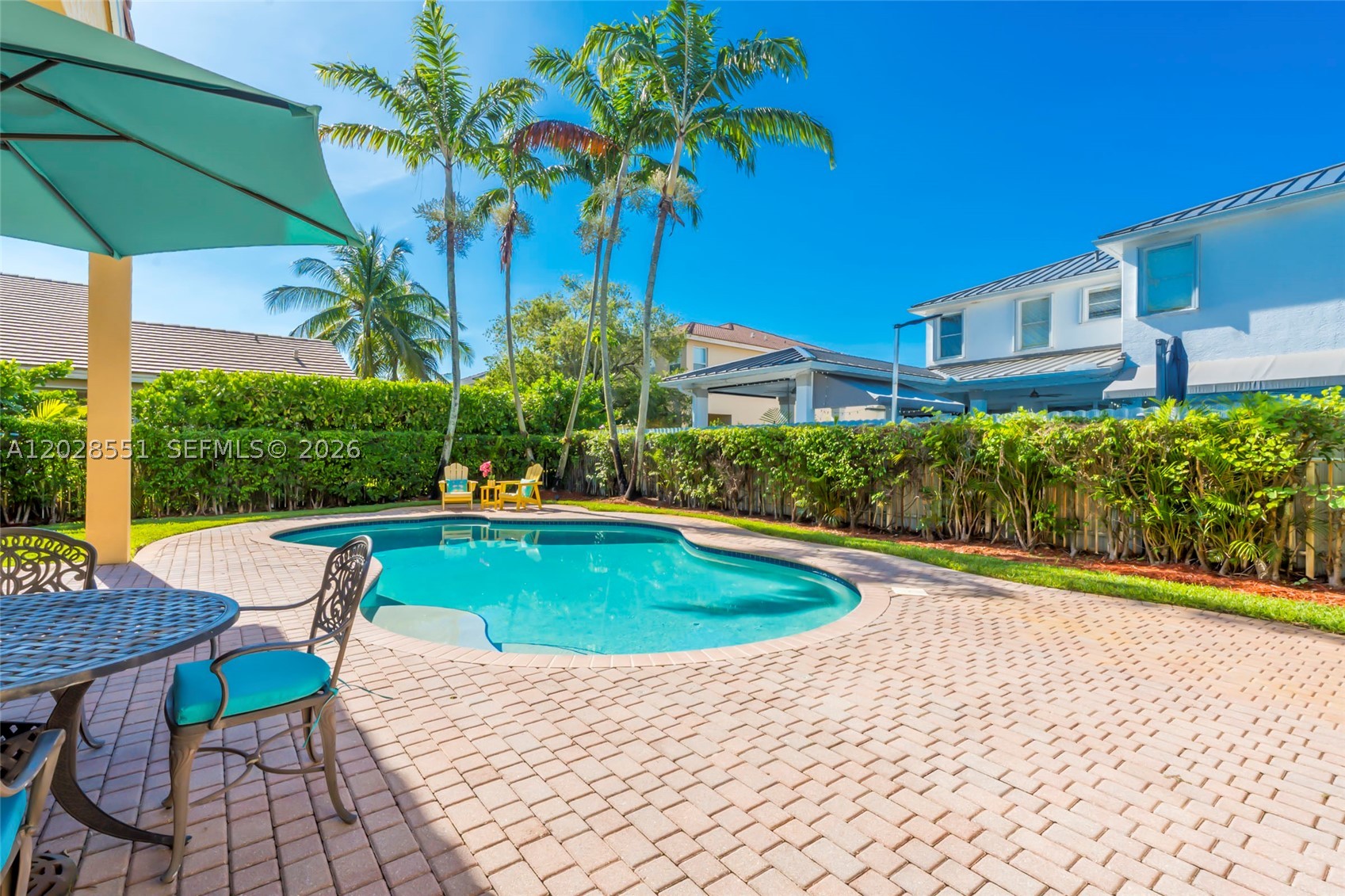 SUNSET LAKES - Residential