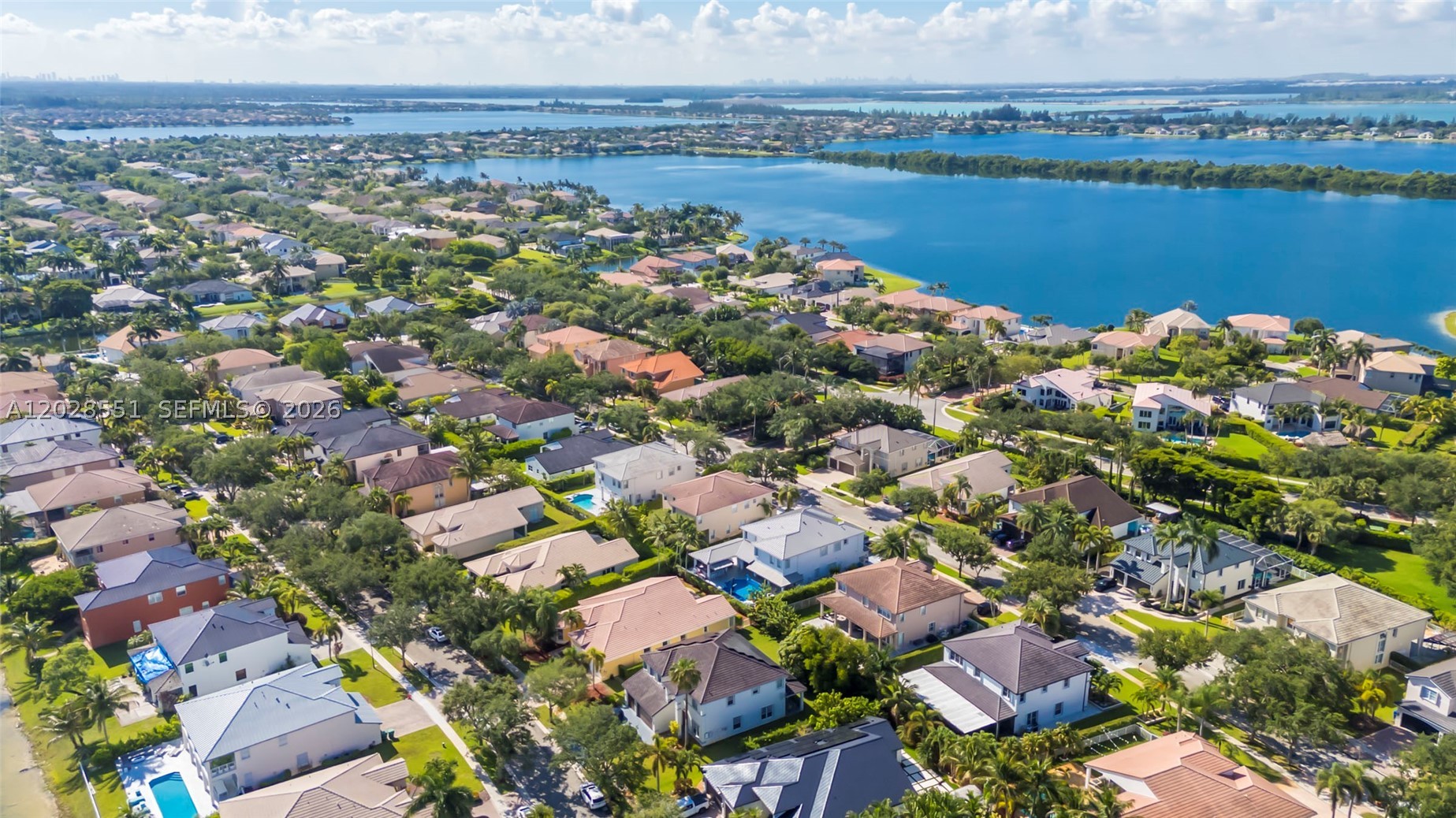 SUNSET LAKES - Residential