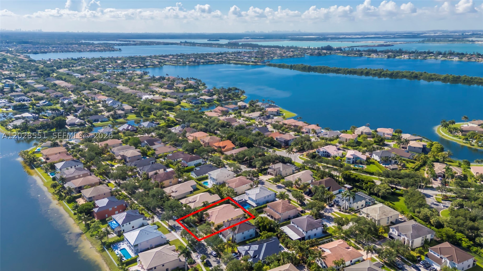 SUNSET LAKES - Residential