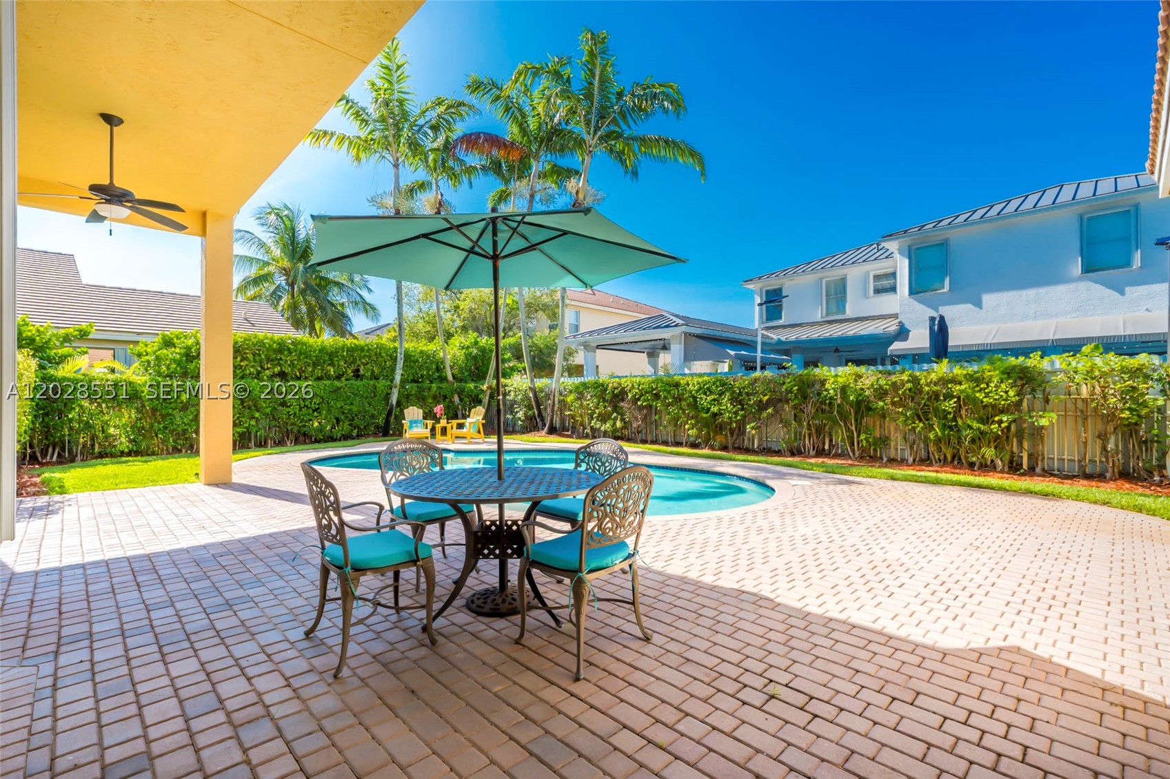 SUNSET LAKES - Residential