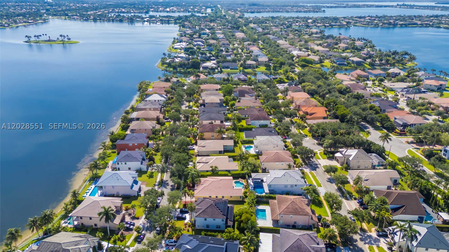 SUNSET LAKES - Residential
