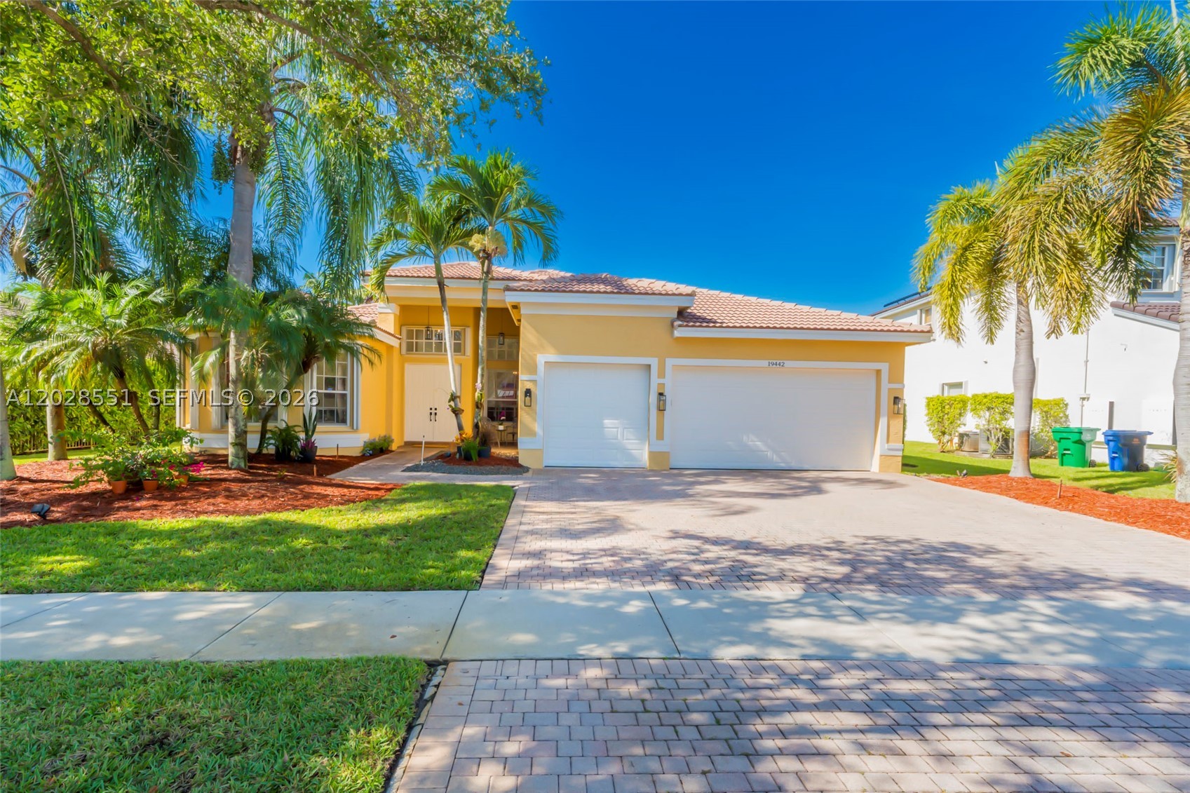 SUNSET LAKES - Residential