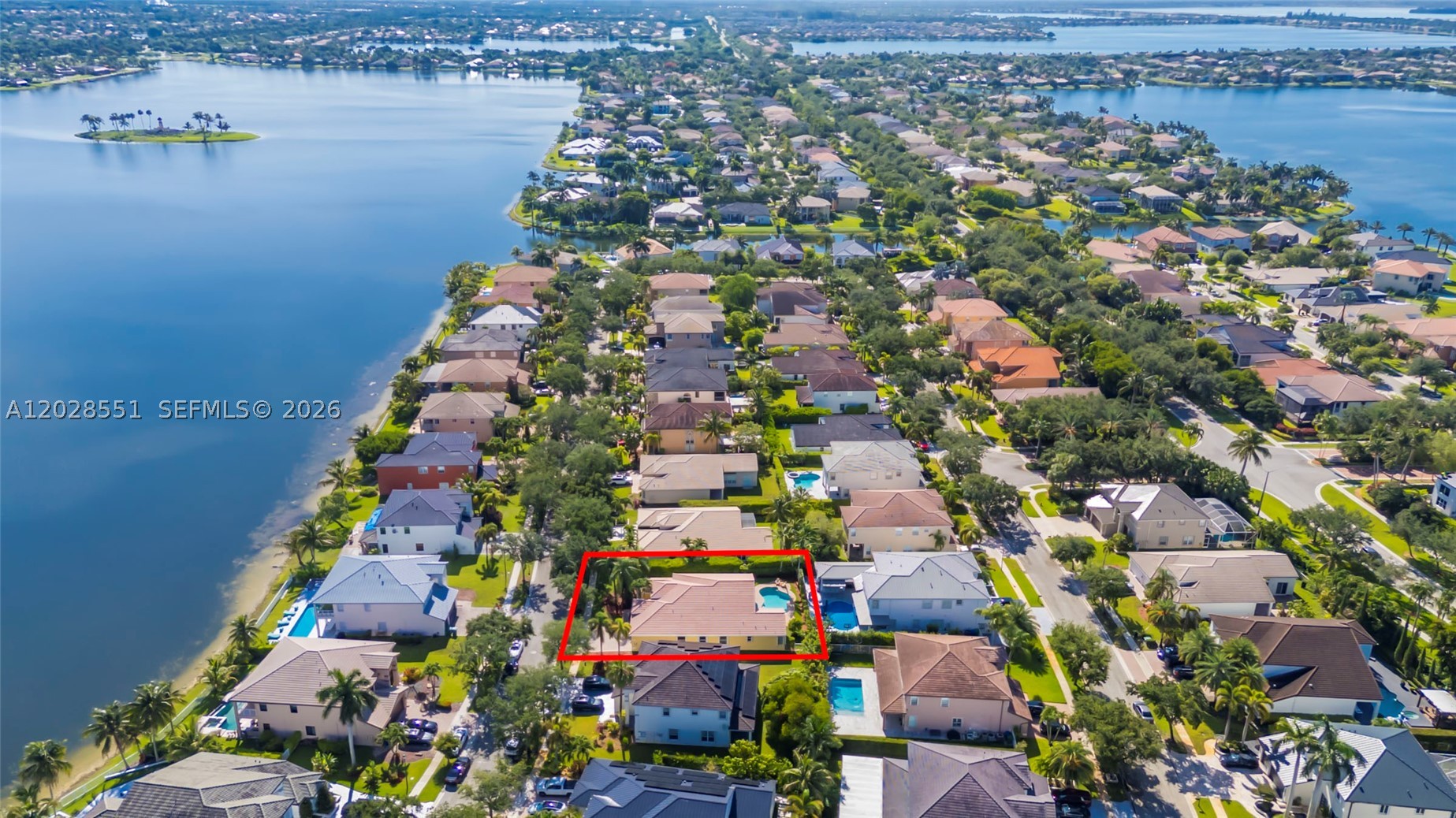 SUNSET LAKES - Residential