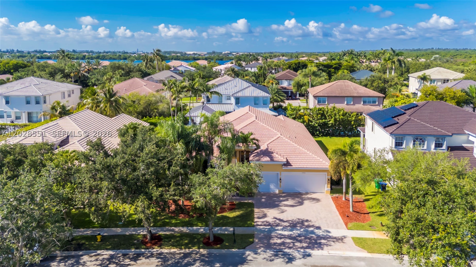 SUNSET LAKES - Residential