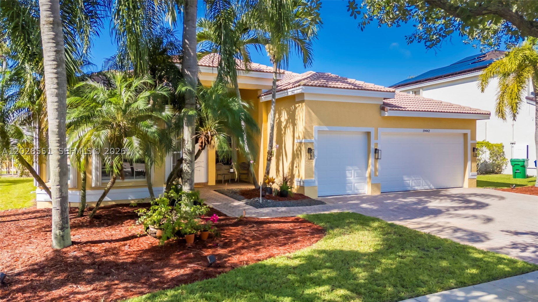 SUNSET LAKES - Residential