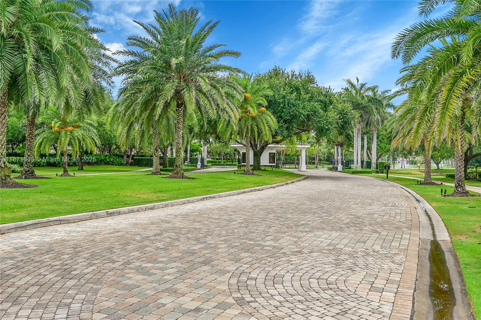 WINDWARD CAY - Residential