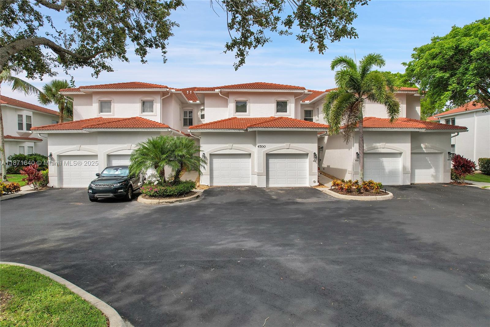 WINDWARD CAY - Residential