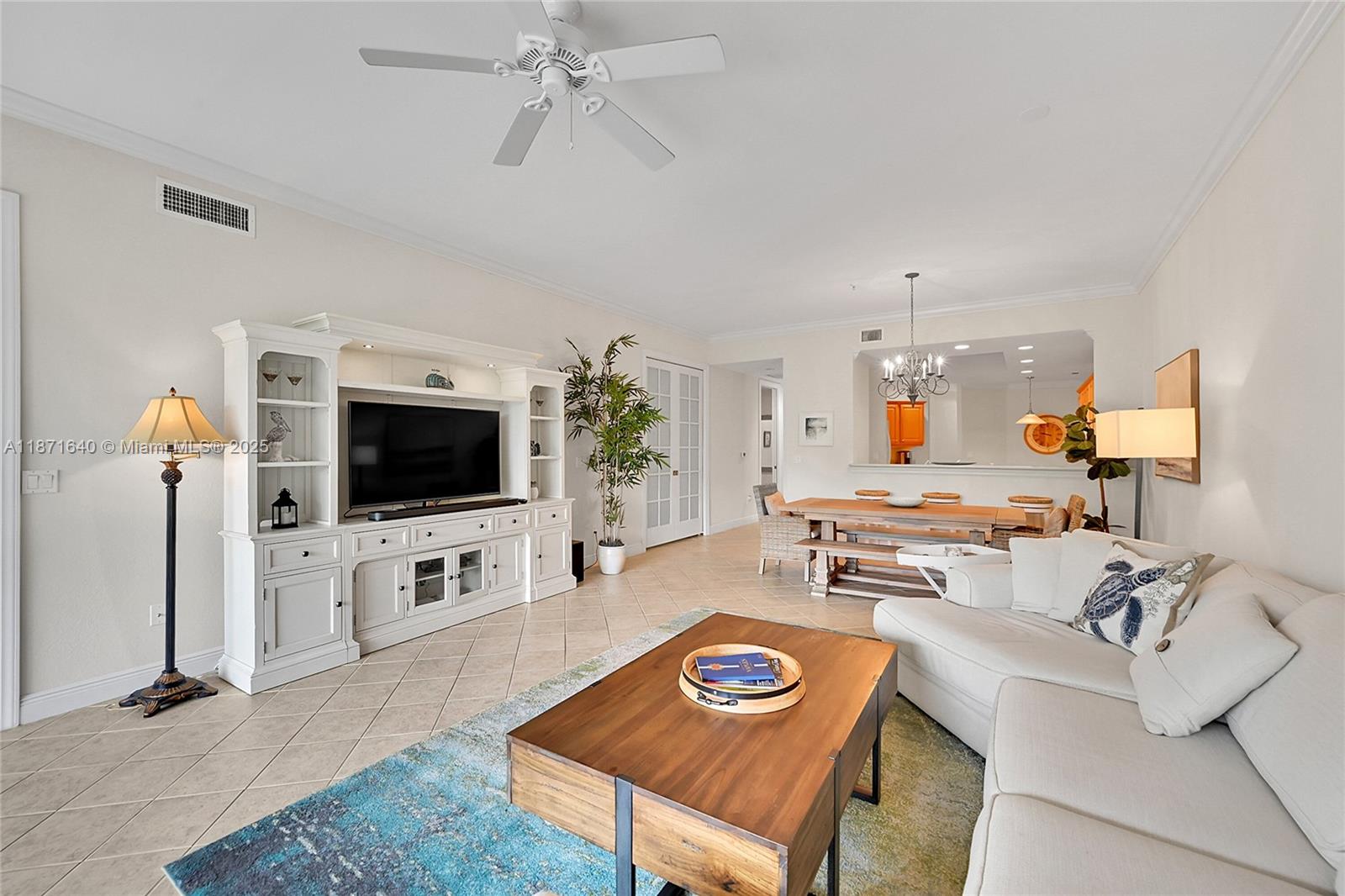 WINDWARD CAY - Residential
