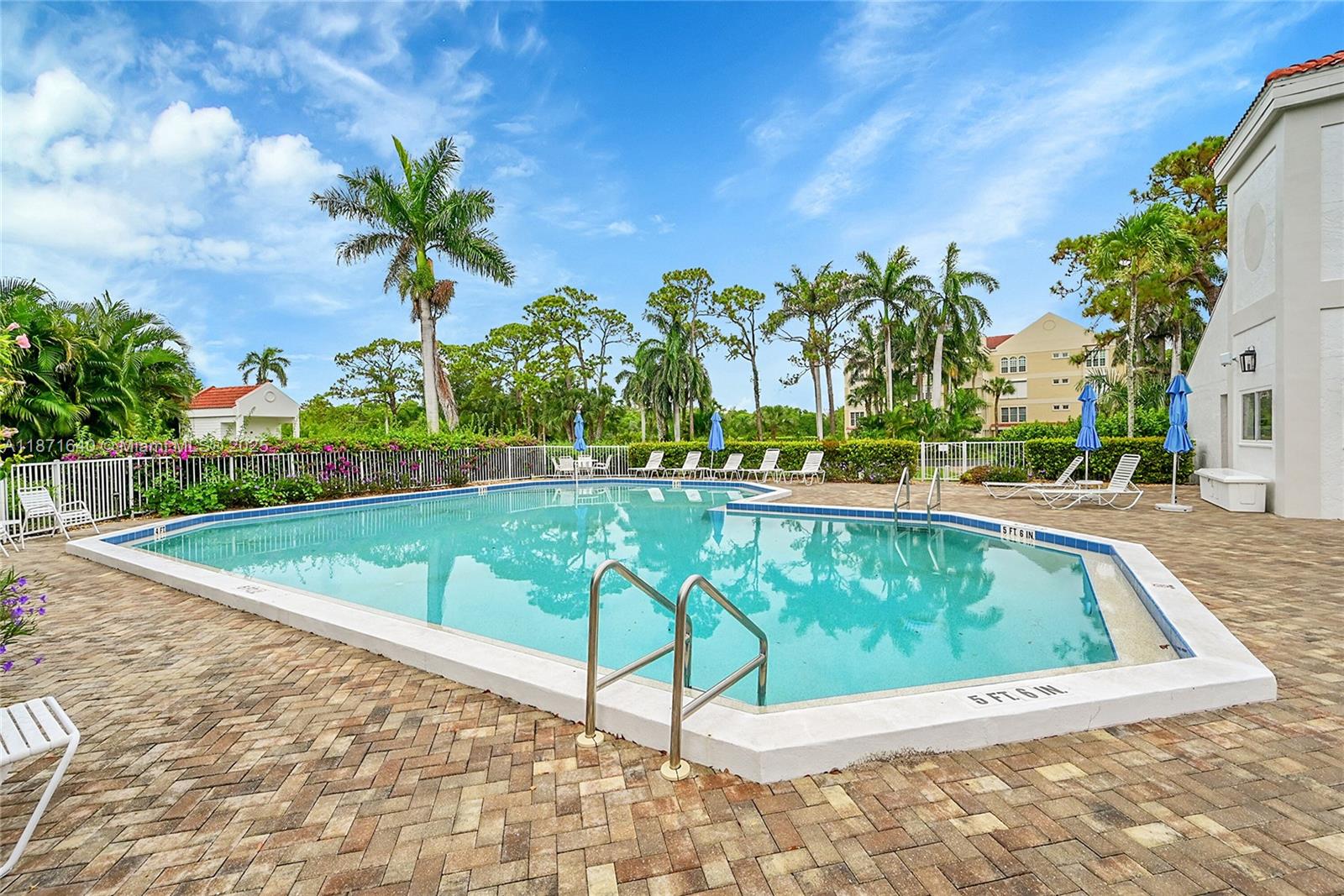 WINDWARD CAY - Residential