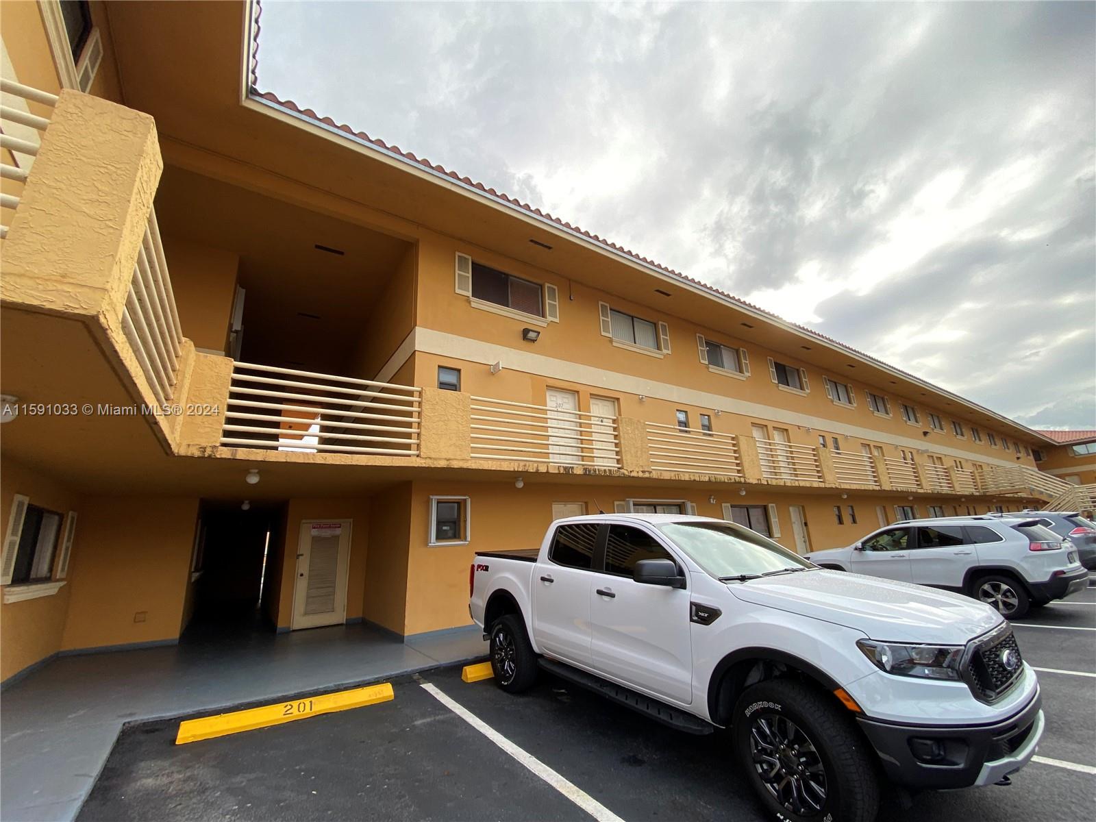 beautiful Apartment for a couple or a Single person, Ready to move in. association process takes up to 30 days must have 650 of credit score or more. contact listing agent for more information