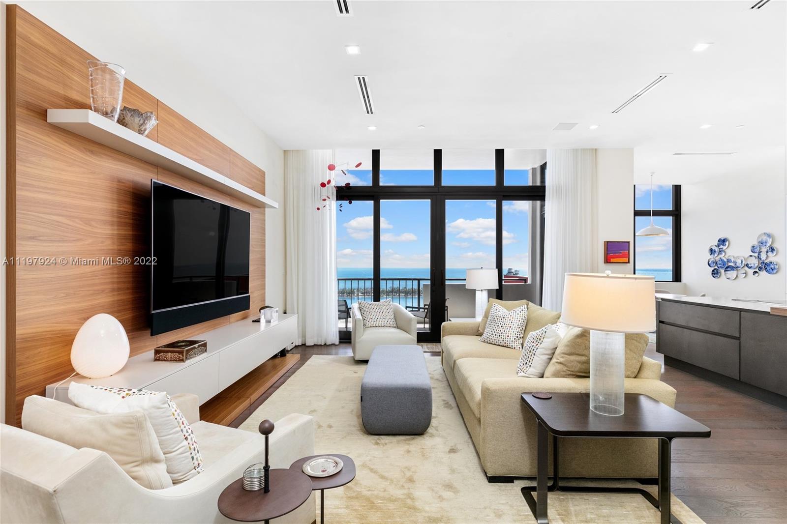 VILLA REGINA CONDO - Residential
