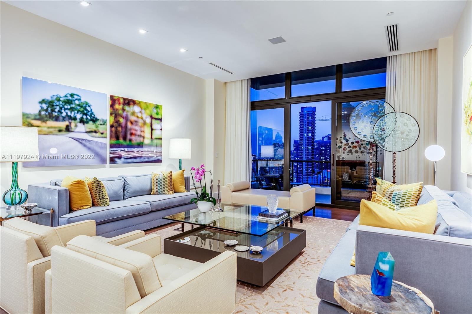 VILLA REGINA CONDO - Residential