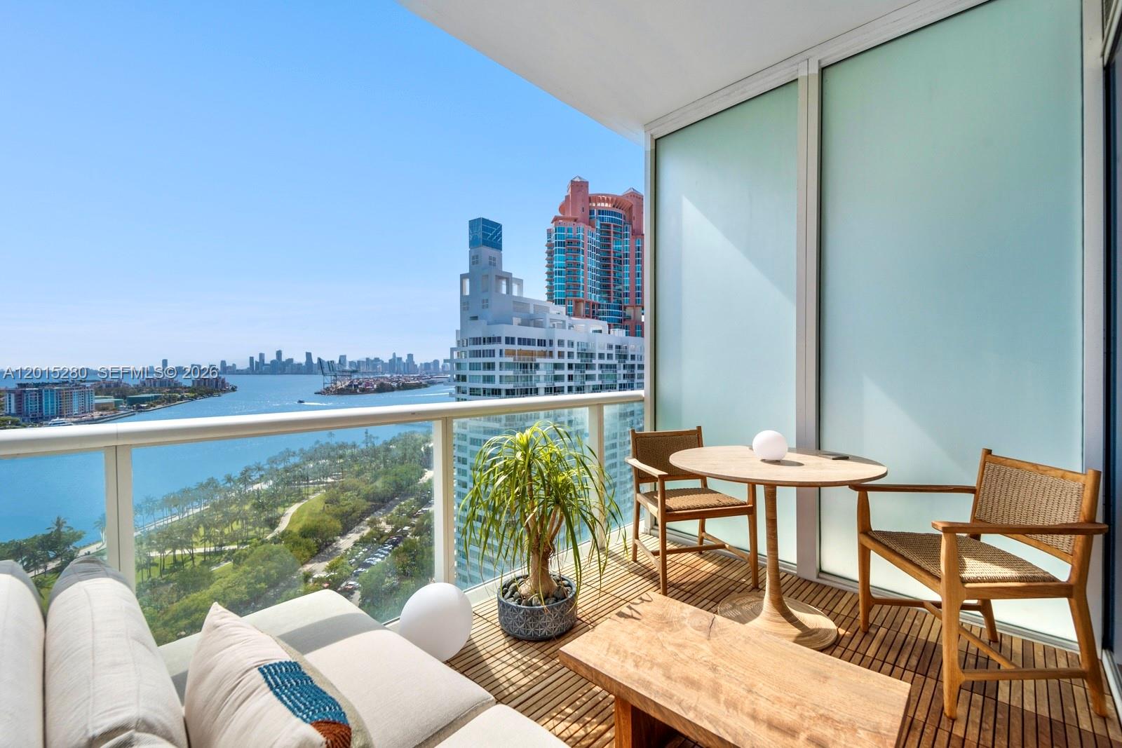 CONTINUUM ON SOUTH BEACH - Residential