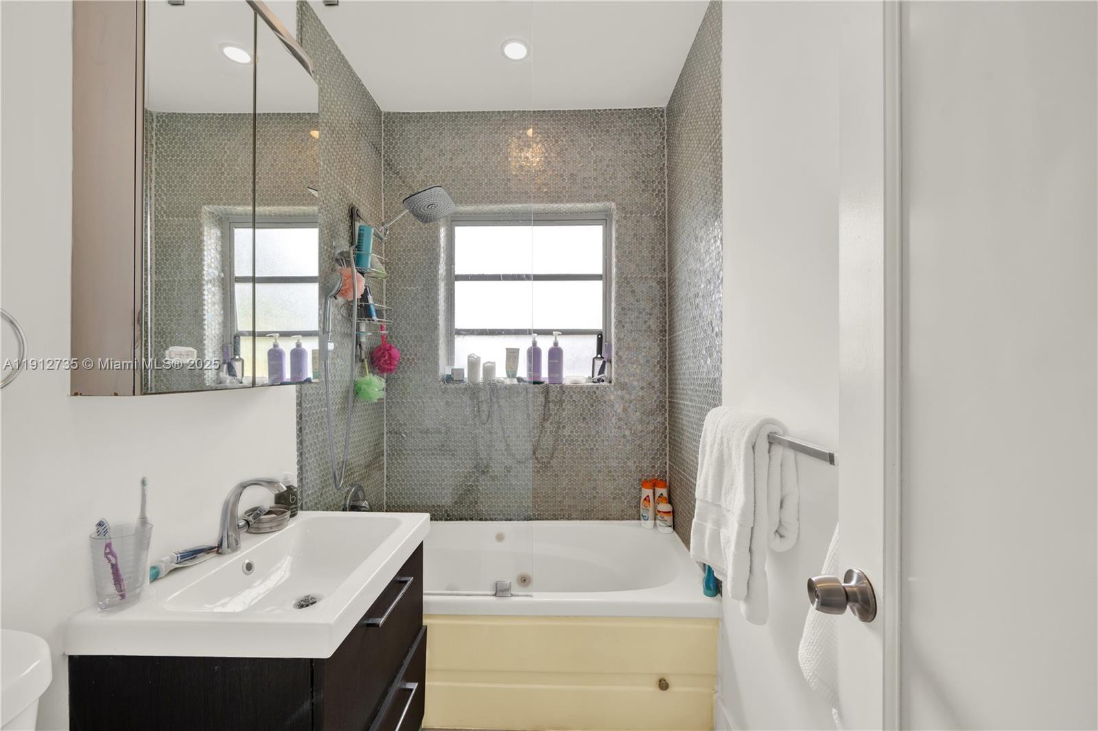 LINCOLN ROAD VILLAS SOUTH - Residential