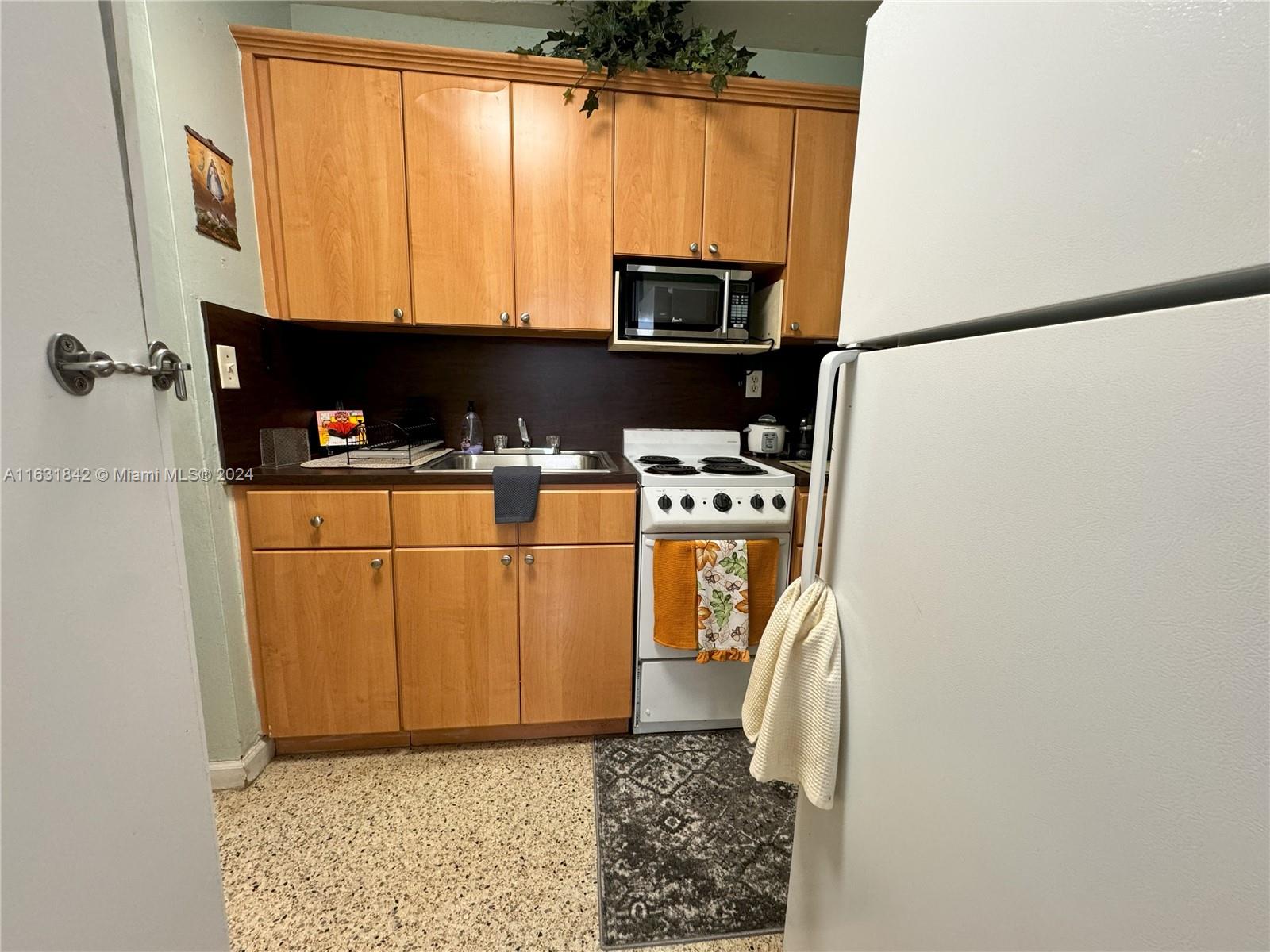 6TH ADDN TO HIALEAH AMD - Residential
