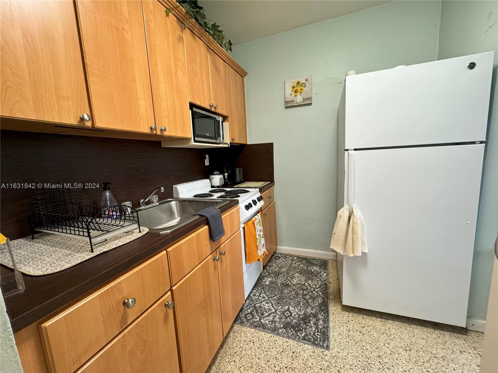 6TH ADDN TO HIALEAH AMD - Residential