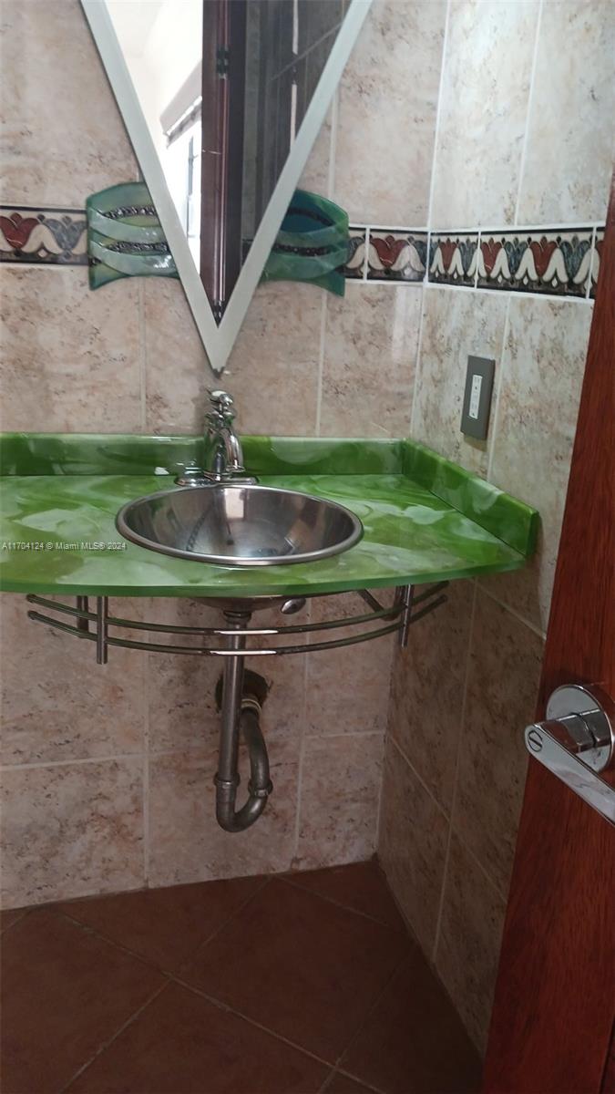 CELEBRITY POINT CONDO - Residential Lease