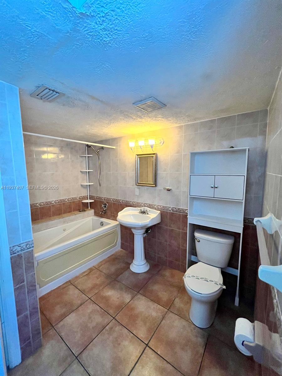 NORTH HOBE SOUND SHORES - Residential