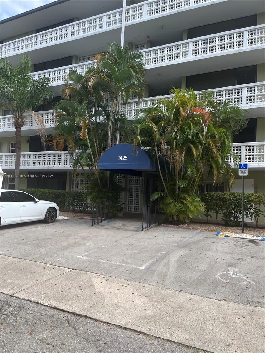 SANTA MONICA CONDO - Residential