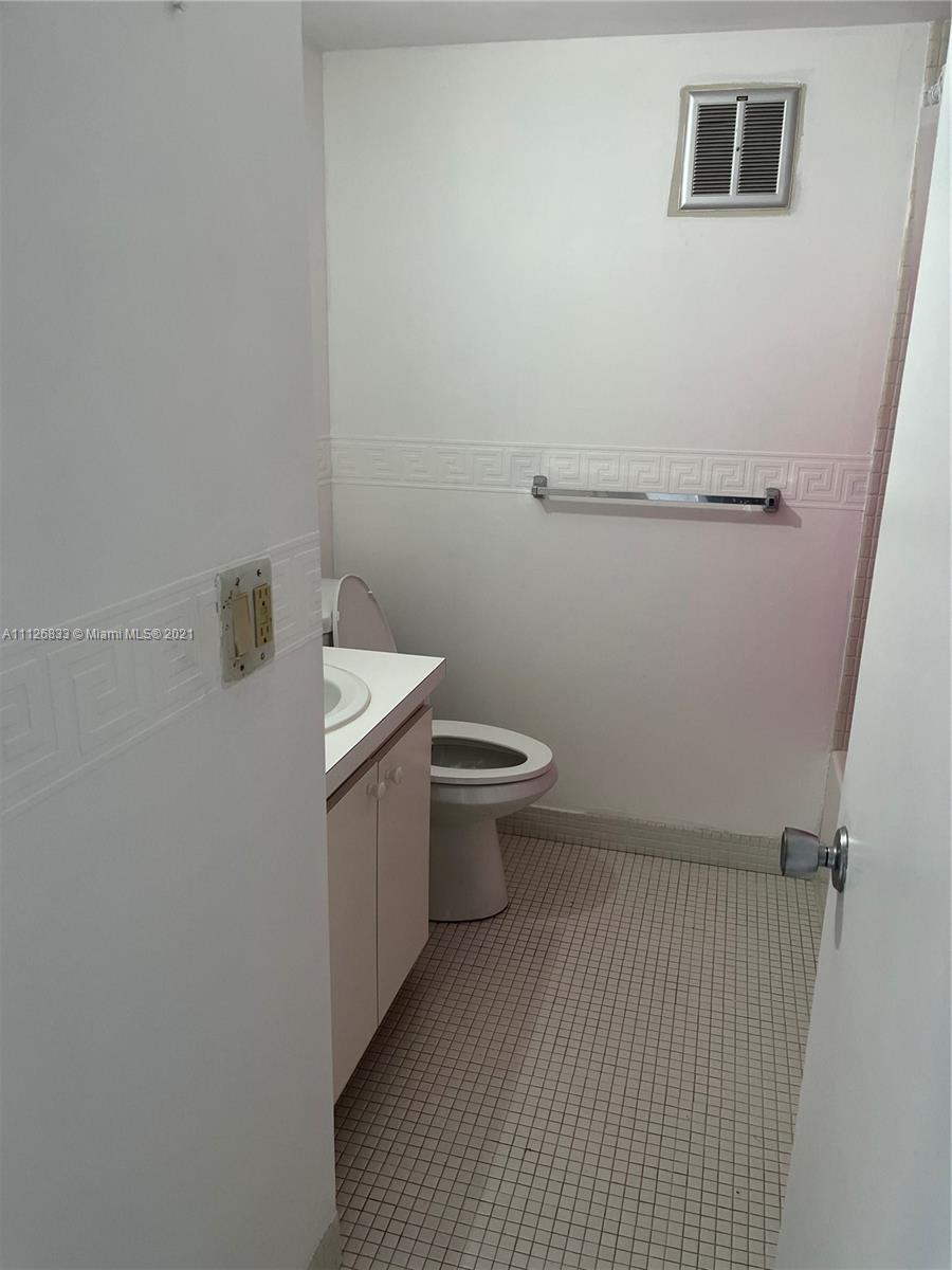 SANTA MONICA CONDO - Residential