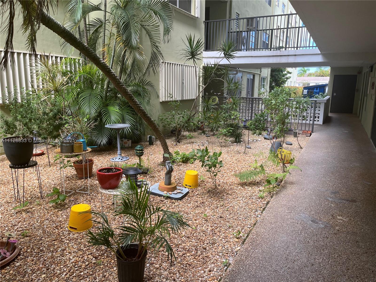 SANTA MONICA CONDO - Residential